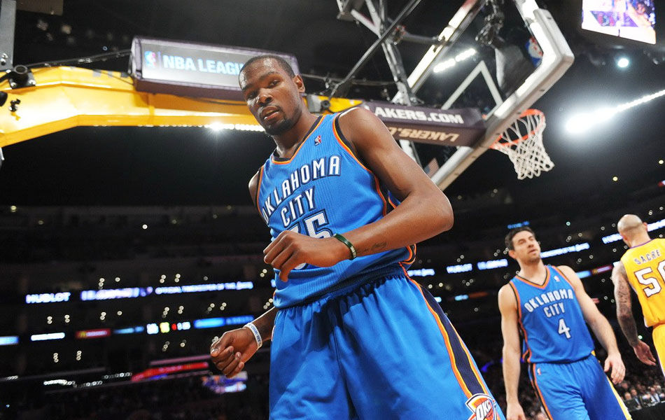 乐鱼官方网站-杜兰特重返赛场，险胜首场状态出色，西班牙队观众沸腾！观众掌声雷动-乐鱼官方网站