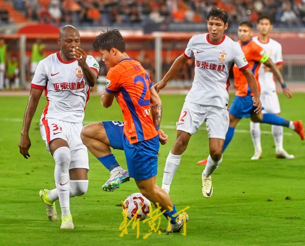 乐鱼官网-包含中超赛程吃紧，山东泰山加时末段豪取连胜，悬念犹存，控场能力受关注的词条-乐鱼官网